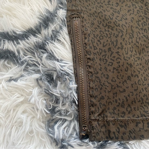Joie Leopard Print Parker Skinny Jeans - Picture 7 of 10